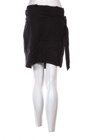 Пола Vero Moda, Размер M, Цвят Черен, Цена 2,04 €