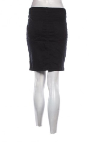 Пола Vero Moda, Размер M, Цвят Черен, Цена 2,04 €