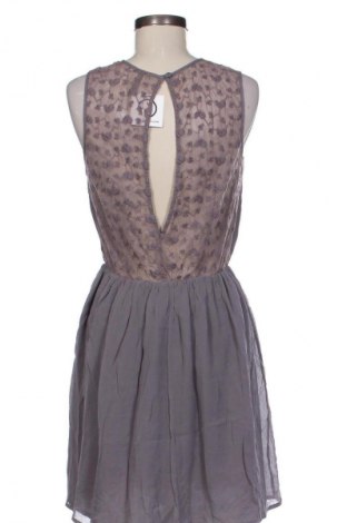 Sukienka Naf Naf, Rozmiar M, Kolor Szary, Cena 22,99 zł