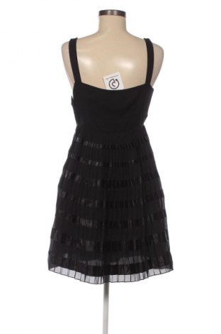 Ruha Red Valentino, Méret M, Szín Fekete, Ár 102 813 Ft