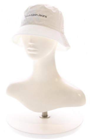 Шапка Calvin Klein Jeans, Цвят Бял, Цена 35,27 €, #132798076