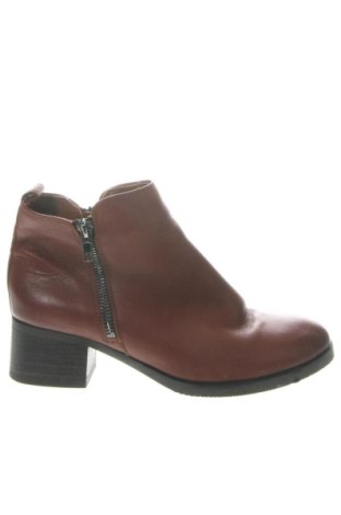 Γυναικεία μποτάκια Clarks, Μέγεθος 39, Χρώμα Καφέ, Τιμή 49,37 €, #137388852
