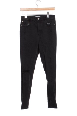 Damskie jeansy Bershka, Rozmiar XS, Kolor Czarny, Cena 114,94 zł, #137391443