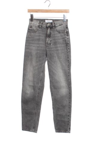 Damskie jeansy Pull&Bear, Rozmiar XS, Kolor Szary, Cena 41,94 zł, #137391764
