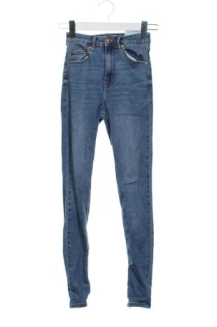 Damskie jeansy Bershka, Rozmiar XXS, Kolor Niebieski, Cena 42,34 zł, #137391936