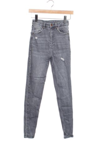 Damskie jeansy Bershka, Rozmiar XXS, Kolor Szary, Cena 50,80 zł, #137392633
