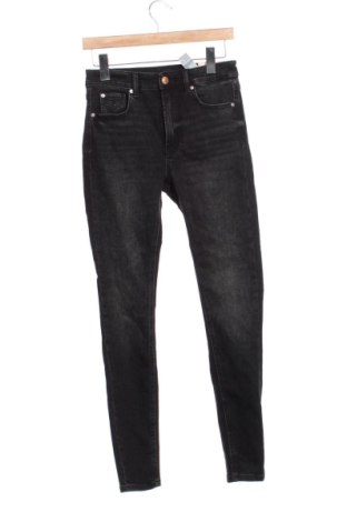 Damskie jeansy Stradivarius, Rozmiar S, Kolor Czarny, Cena 105,84 zł, #137402807
