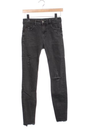 Дамски дънки Bershka, Размер XS, Цвят Черен, Цена 10,00 €, #137405334