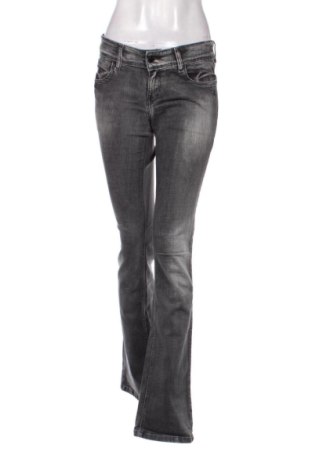 Damskie jeansy Levi's, Rozmiar M, Kolor Szary, Cena 135,47 zł, #137418055