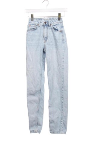 Damskie jeansy Stradivarius, Rozmiar XXS, Kolor Niebieski, Cena 71,97 zł, #137421863