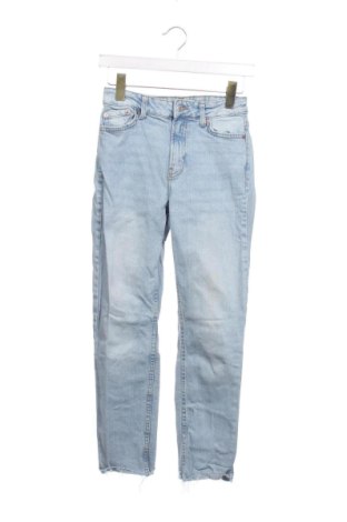 Дамски дънки Bershka, Размер XS, Цвят Син, Цена 12,00 €, #137424844