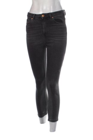 Damskie jeansy Cropp, Rozmiar S, Kolor Szary, Cena 55,04 zł, #137429045