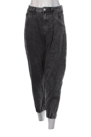 Дамски дънки Bershka, Размер XS, Цвят Сив, Цена 9,00 €, #137439608