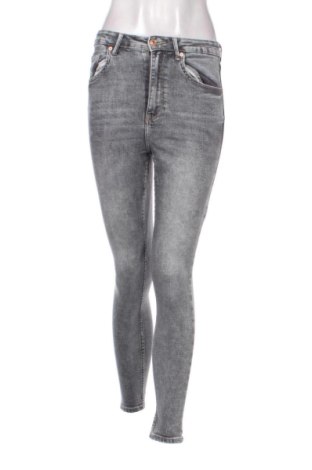 Blugi de femei Bershka, Mărime S, Culoare Gri, Preț 73,49 Lei, #137403927