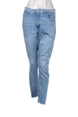 Blugi de femei Bershka, Mărime M, Culoare Albastru, Preț 62,99 Lei, #137404344
