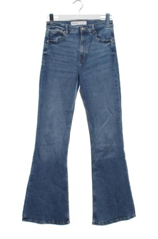 Γυναικείο Τζίν Bershka, Μέγεθος S, Χρώμα Μπλέ, Τιμή 10,00 €, #137404500