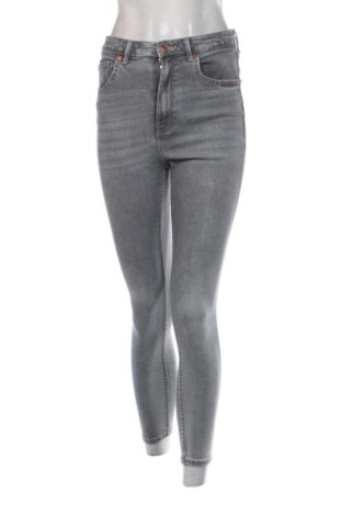 Damskie jeansy Bershka, Rozmiar S, Kolor Szary, Cena 42,34 zł, #137421600