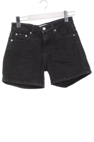 Дамски къс панталон Calvin Klein Jeans, Размер S, Цвят Черен, Цена 59,64 €, #137397899
