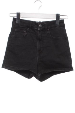 Γυναικείο κοντό παντελόνι Pull&Bear, Μέγεθος XXS, Χρώμα Μαύρο, Τιμή 10,00 €, #137428081