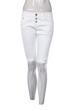 Pantaloni scurți de femei Terranova, Mărime M, Culoare Alb, Preț 31,49 Lei, #137445986