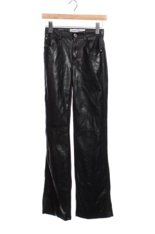 Дамски панталон Bershka, Размер XXS, Цвят Черен, Цена 12,57 €, #137387413