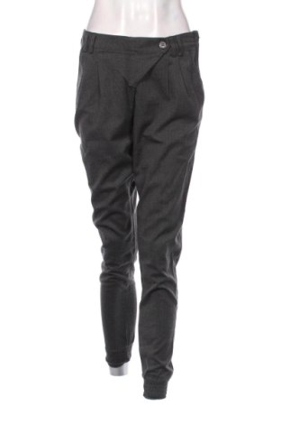 Damskie spodnie Bershka, Rozmiar M, Kolor Szary, Cena 25,00 zł, #137409481