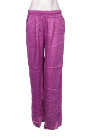 Damskie spodnie Bershka, Rozmiar M, Kolor Fioletowy, Cena 56,46 zł, #137416028