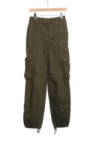 Damskie spodnie Pull&Bear, Rozmiar XS, Kolor Zielony, Cena 46,00 zł, #137429160