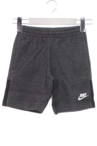 Detské krátke nohavice  Nike, Veľkosť 4-5y/ 110-116 cm, Farba Sivá, Cena  23,00 €, #137437878