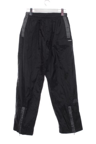 Pantaloni de trening, pentru copii Nike, Mărime 15-18y/ 170-176 cm, Culoare Negru, Preț 244,76 Lei, #137232521