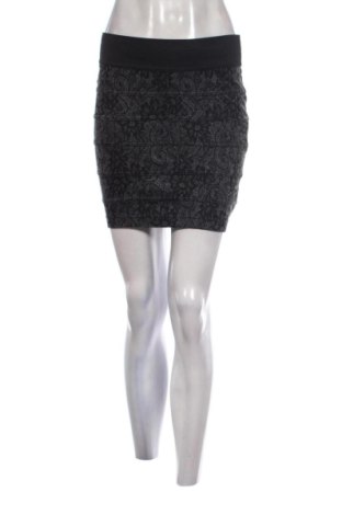 Fustă Bebe, Mărime M, Culoare Multicolor, Preț 57,74 Lei, #137422572