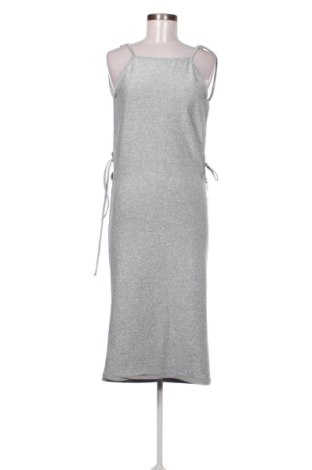 Rochie Trendyol, Mărime M, Culoare Argintiu, Preț 131,23 Lei, #137422239