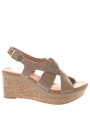 Sandale Clarks, Mărime 39, Culoare Bej, Preț 569,99 Lei, #137433500