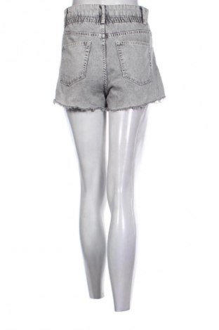 Dámske kraťasy  Bershka, Veľkosť S, Farba Sivá, Cena  6,95 €