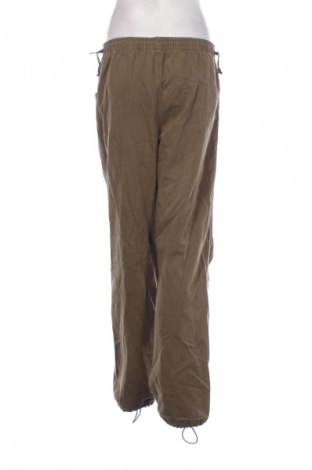 Damenhose Bershka, Größe S, Farbe Grün, Preis 9,43 €