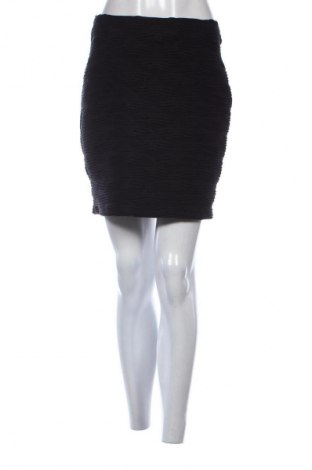 Пола Amisu, Размер M, Цвят Черен, Цена 4,09 €