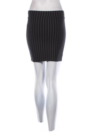 Пола Bershka, Размер S, Цвят Многоцветен, Цена 2,55 €