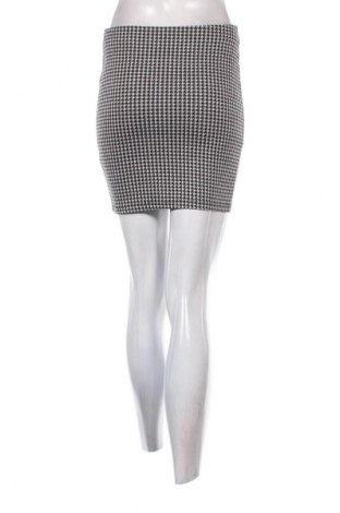 Пола New Look, Размер S, Цвят Многоцветен, Цена 3,06 €