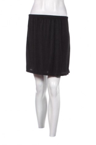 Пола Pretty Little Thing, Размер M, Цвят Черен, Цена 2,04 €