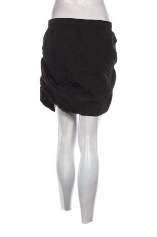 Пола SHEIN, Размер M, Цвят Черен, Цена 2,04 €