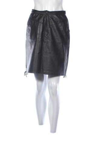 Пола Unbranded, Размер S, Цвят Черен, Цена 2,55 €