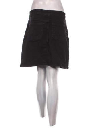 Пола Vero Moda, Размер M, Цвят Черен, Цена 4,60 €