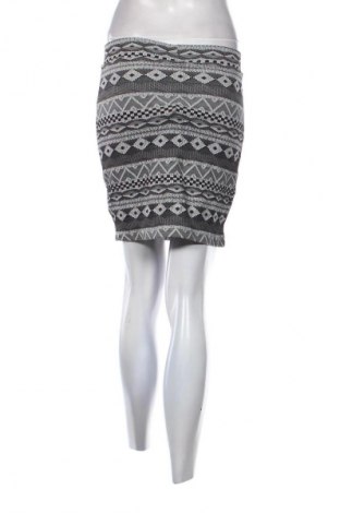 Пола Vero Moda, Размер S, Цвят Многоцветен, Цена 2,04 €