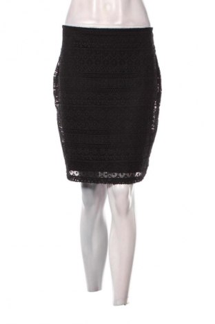 Пола Yessica, Размер M, Цвят Черен, Цена 2,04 €