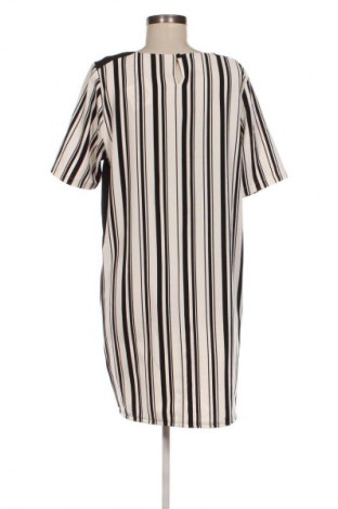 Ruha Fransa, Méret M, Szín Sokszínű, Ár 4 056 Ft