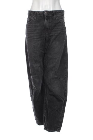 Damskie jeansy Levi's, Rozmiar M, Kolor Czarny, Cena 396,99 zł, #137433004
