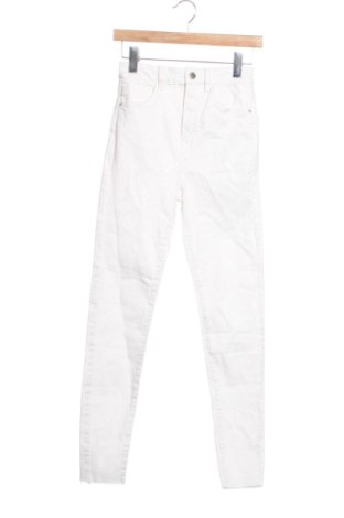 Damskie jeansy Stradivarius, Rozmiar XXS, Kolor Biały, Cena 88,90 zł, #137471113