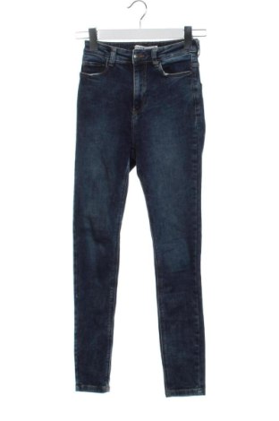 Damskie jeansy Cropp, Rozmiar XXS, Kolor Niebieski, Cena 42,34 zł, #137473606