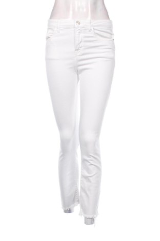 Blugi de femei Zara, Mărime S, Culoare Alb, Preț 98,00 Lei, #137476990