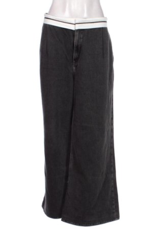 Dámske džínsy  Bershka, Veľkosť XL, Farba Sivá, Cena  18,00 €, #137480354